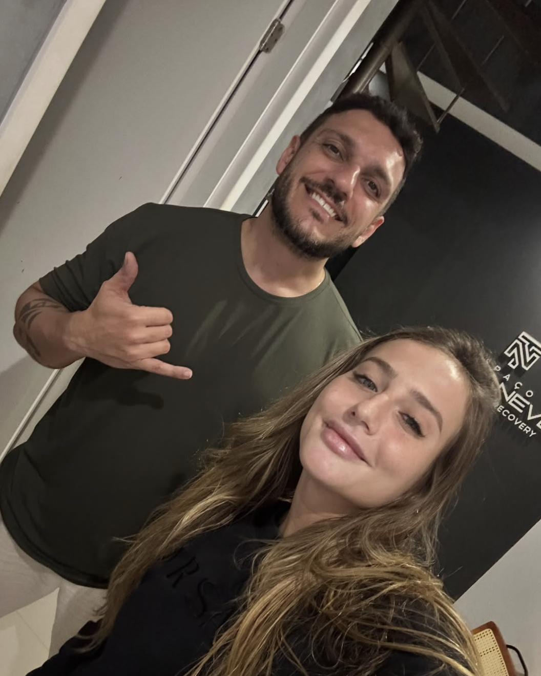 Bruna Griphao com profissional do Espaço Thiago Neves
